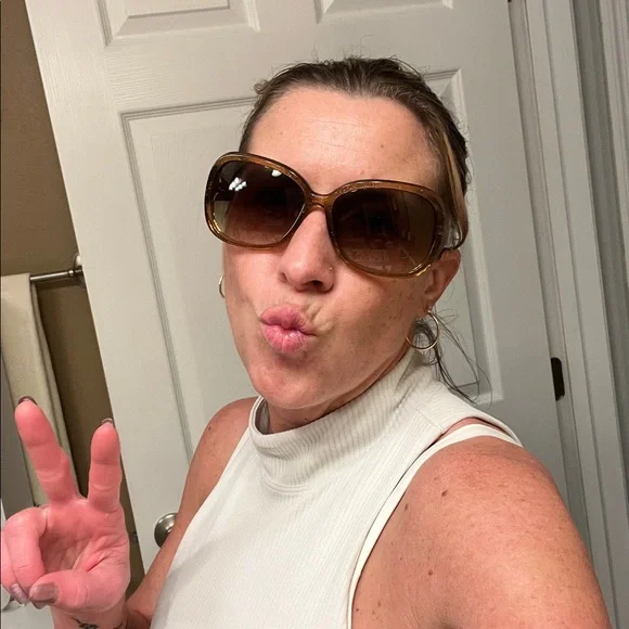 Authentic Louis Vuitton sunglasses - Picture 12 of 13